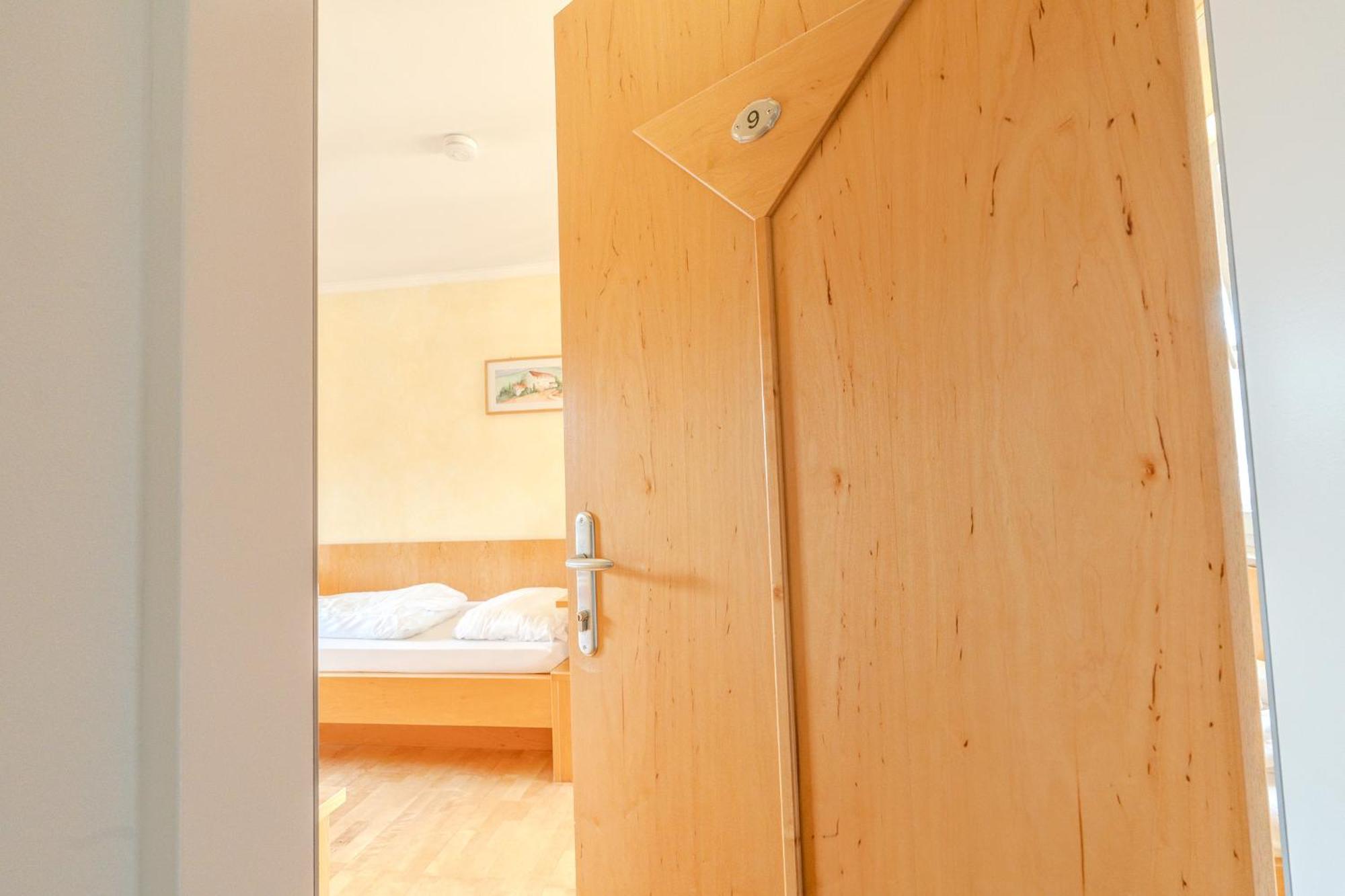 Whats-App Self-Check-In - Villa Maria Theresia Bad Goisern Room photo